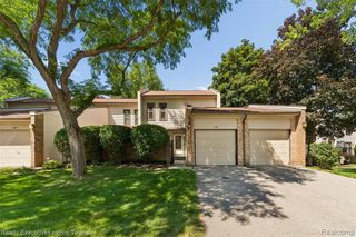 1077 Willow Grove Court, Rochester Hills, MI 48307