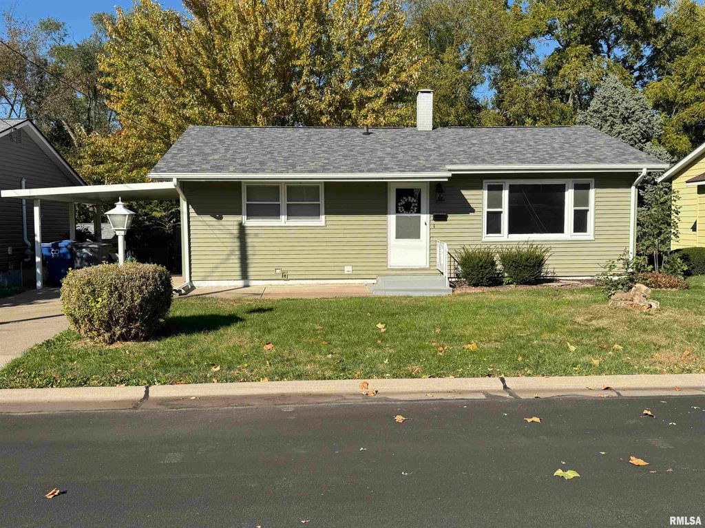 2110 CODY Street, Bettendorf, IA 52722