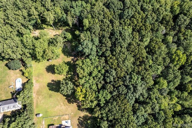 000 Holdridge Rd, Holly, MI 48462