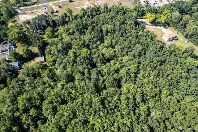 000 Holdridge Rd, Holly, MI 48462