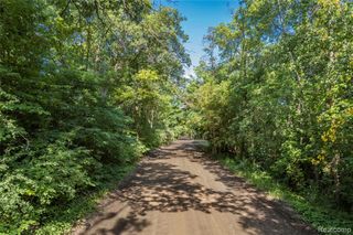 000 Holdridge Rd, Holly, MI 48462
