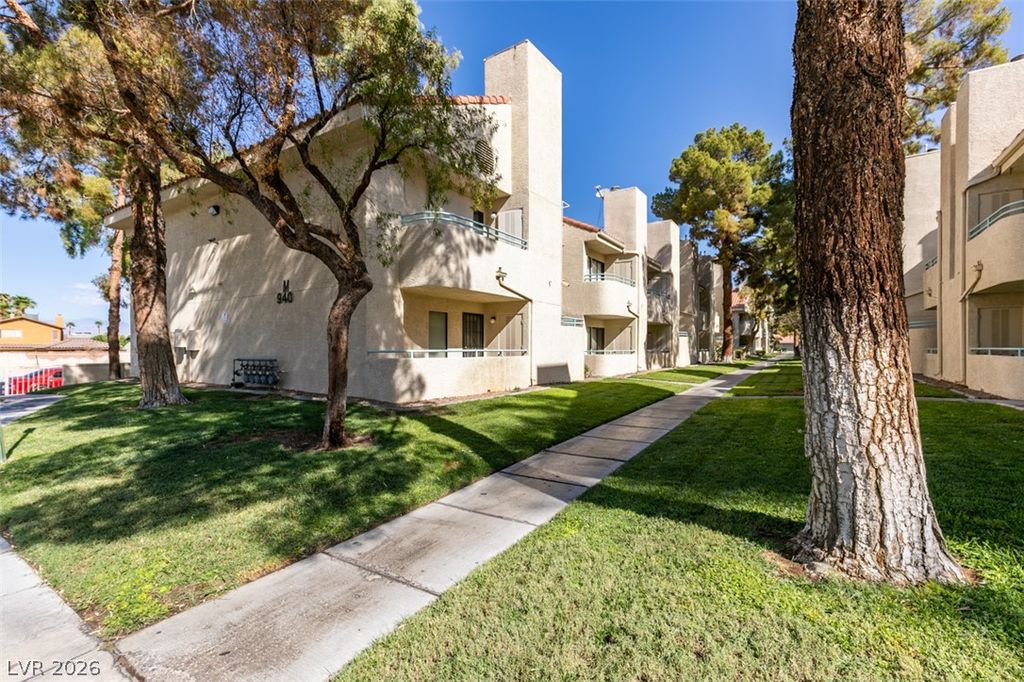 940 North Sloan Lane 203, Las Vegas, NV 89110 — exterior