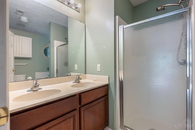 11 S Glen Oak Drive, Springboro, OH 45066