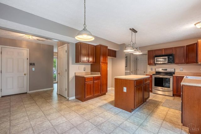 11 S Glen Oak Drive, Springboro, OH 45066
