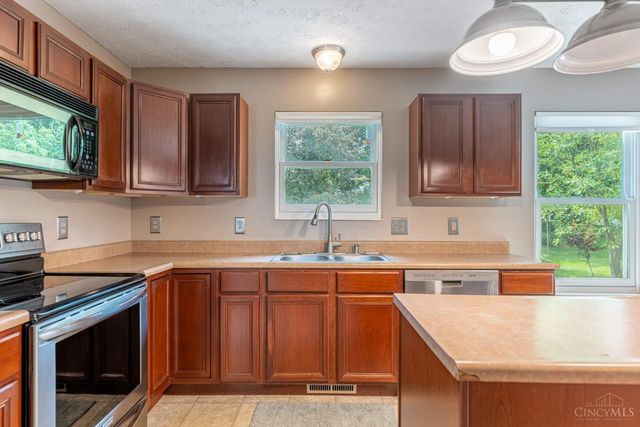 11 S Glen Oak Drive, Springboro, OH 45066