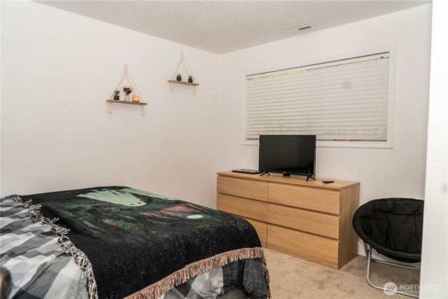 709 N 23rd Avenue, Kelso, WA 98626