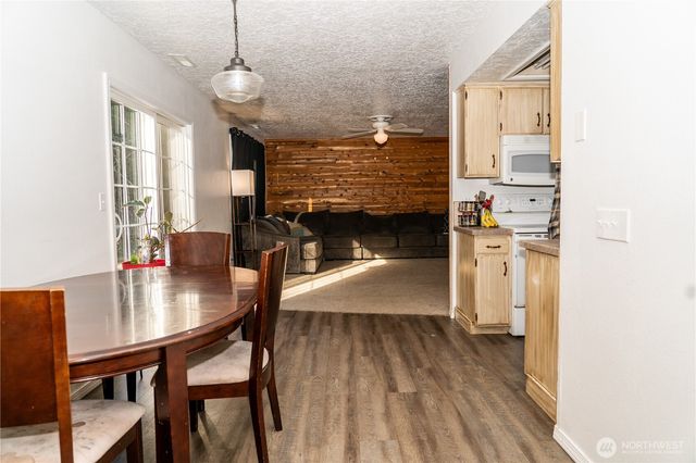 709 N 23rd Avenue, Kelso, WA 98626