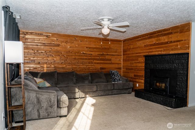 709 N 23rd Avenue, Kelso, WA 98626