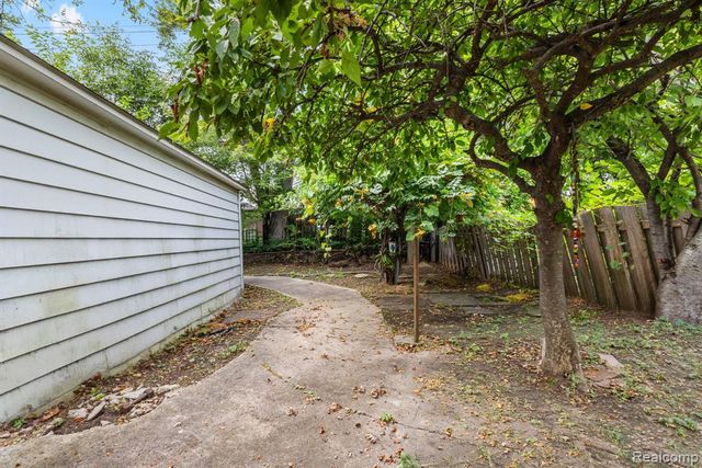 533 N Waverly Street, Dearborn, MI 48128