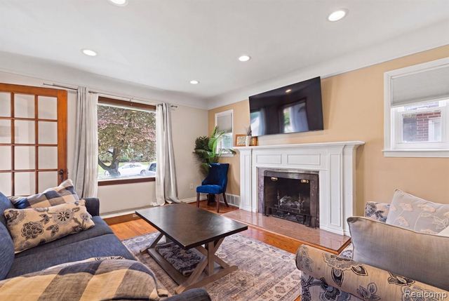 533 N Waverly Street, Dearborn, MI 48128