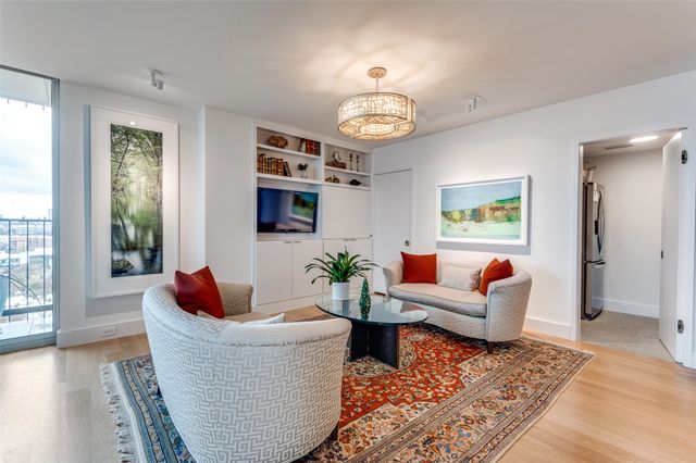 3310 Fairmount Street P2B, Dallas, TX 75201