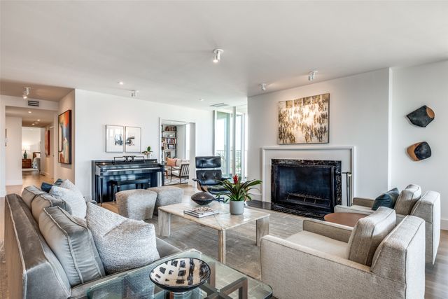 3310 Fairmount Street P2B, Dallas, TX 75201