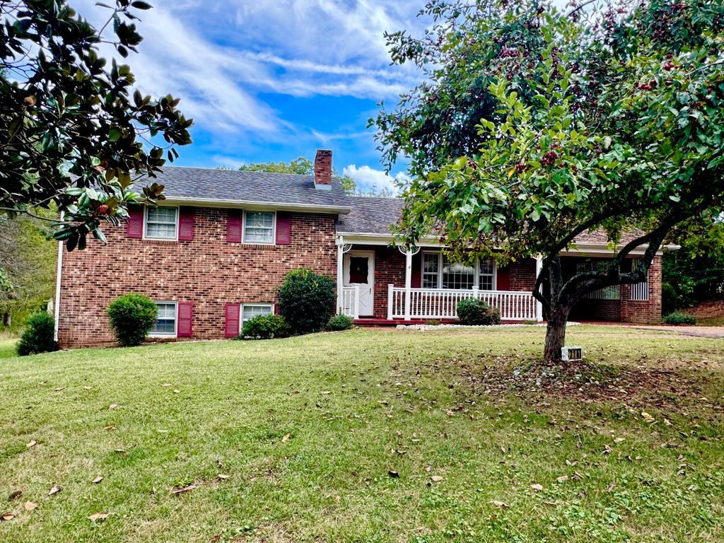 316 E. Overbrook Rd., Lynchburg, VA 24502