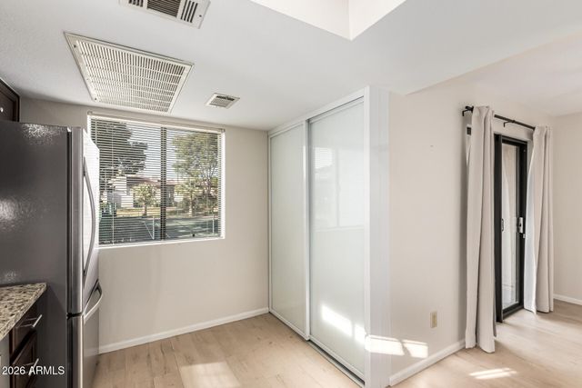 9270 E MISSION Lane 214, Scottsdale, AZ 85258