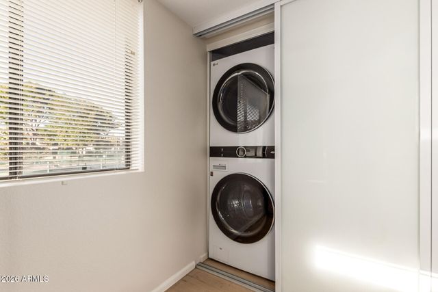 9270 E MISSION Lane 214, Scottsdale, AZ 85258