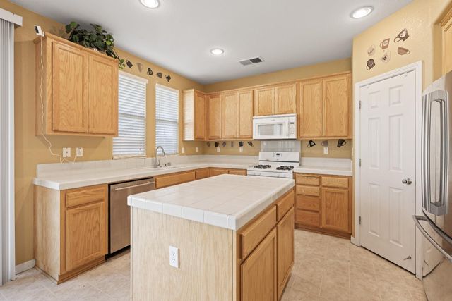 9333 Vintner Cir, Patterson, CA 95363