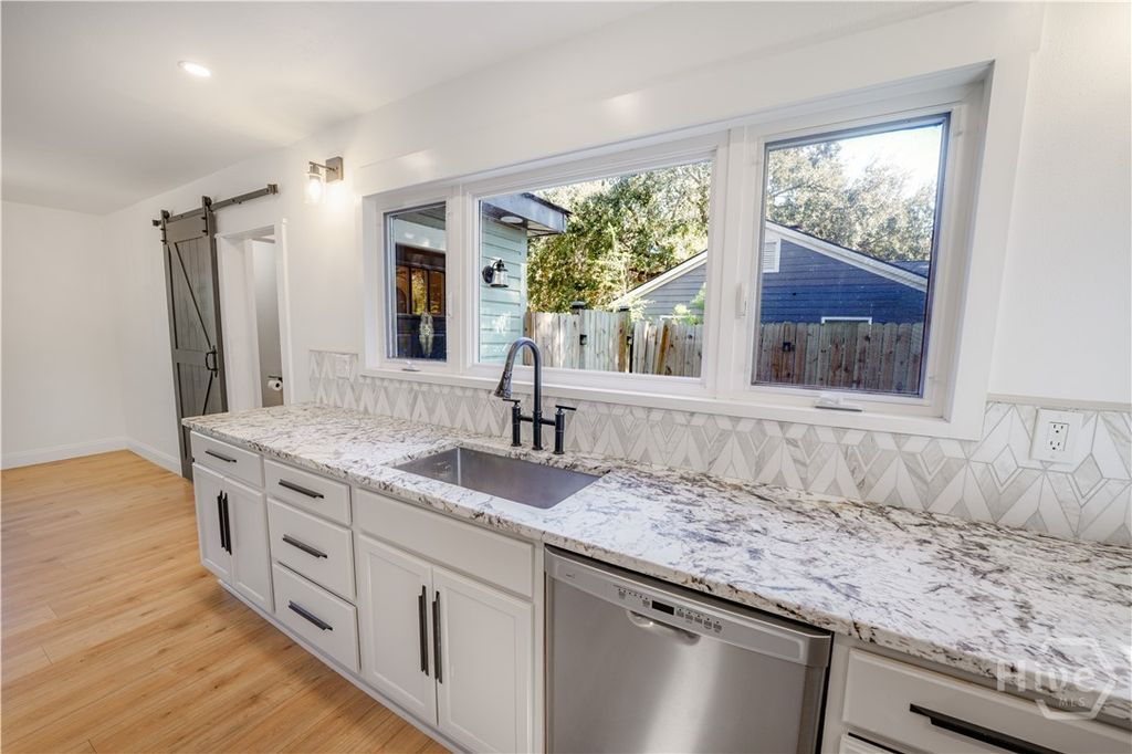 Image 10 of property listing at 2325 E 40th Street, Savannah, GA 31404