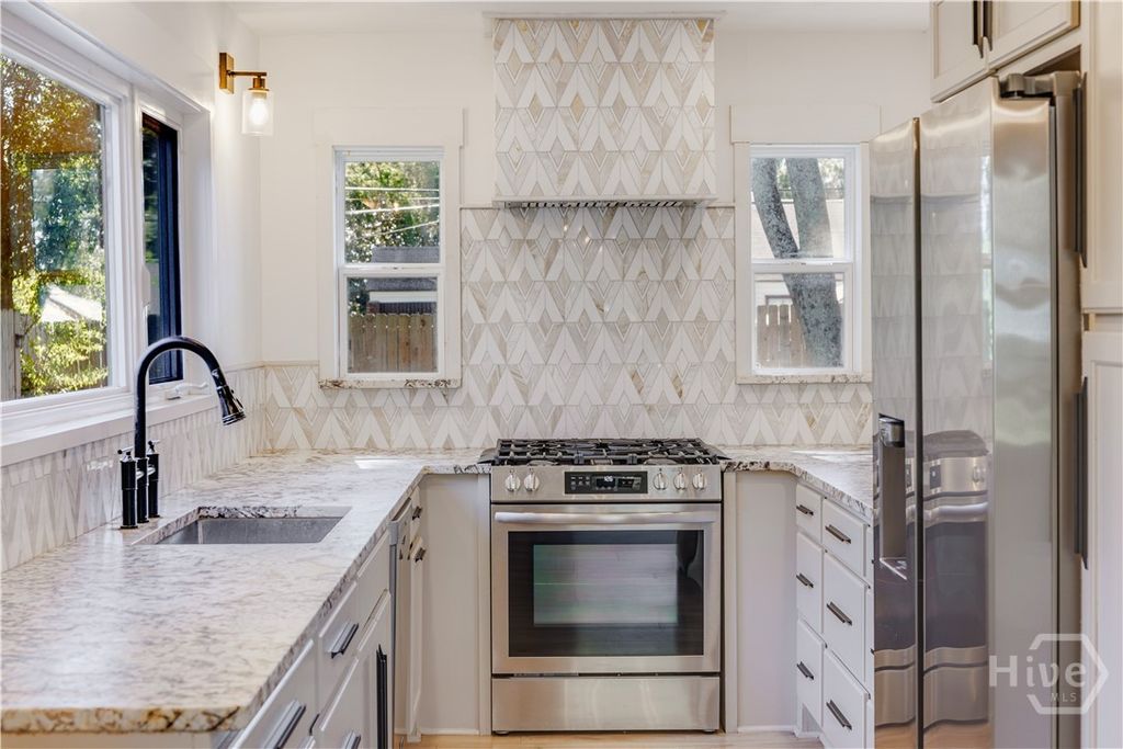 Image 11 of property listing at 2325 E 40th Street, Savannah, GA 31404