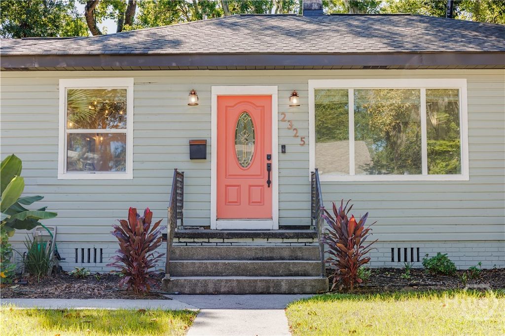 Image 2 of property listing at 2325 E 40th Street, Savannah, GA 31404