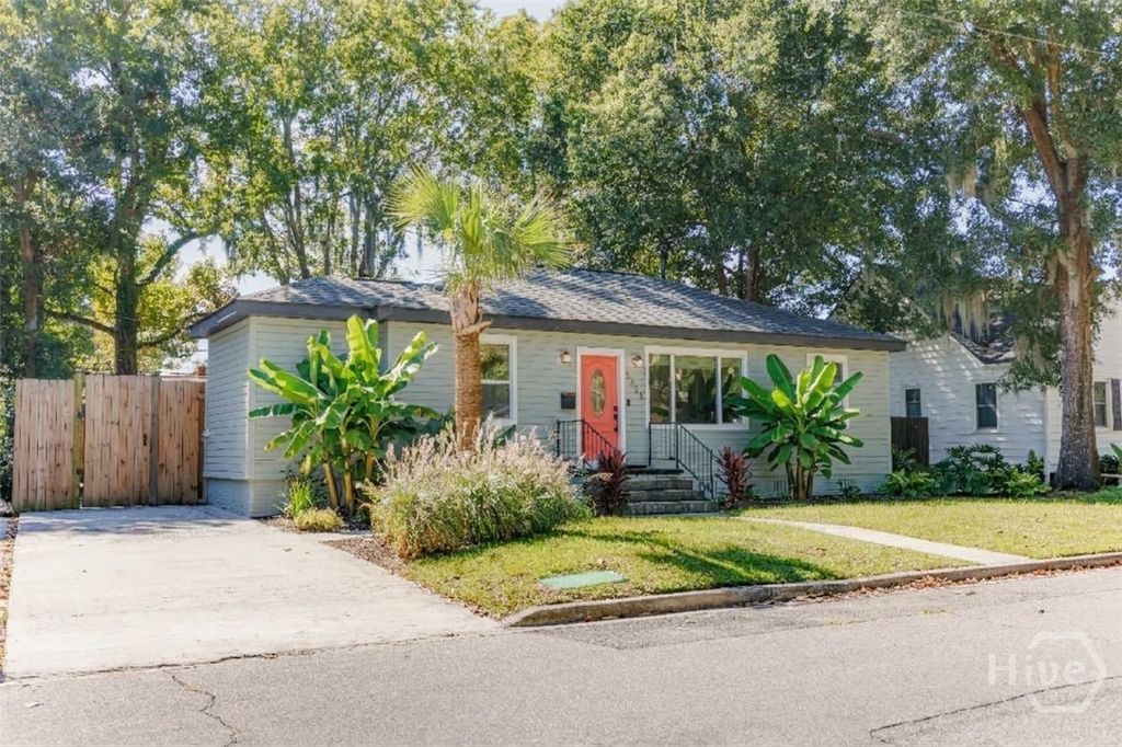 Image 3 of property listing at 2325 E 40th Street, Savannah, GA 31404