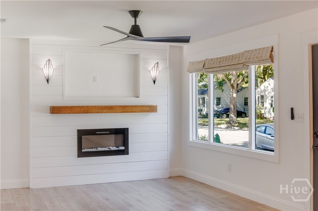 Image 4 of property listing at 2325 E 40th Street, Savannah, GA 31404
