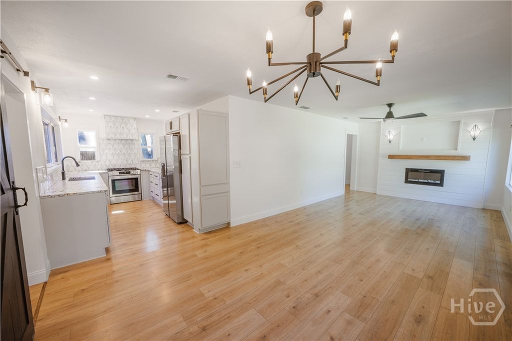 Image 5 of property listing at 2325 E 40th Street, Savannah, GA 31404