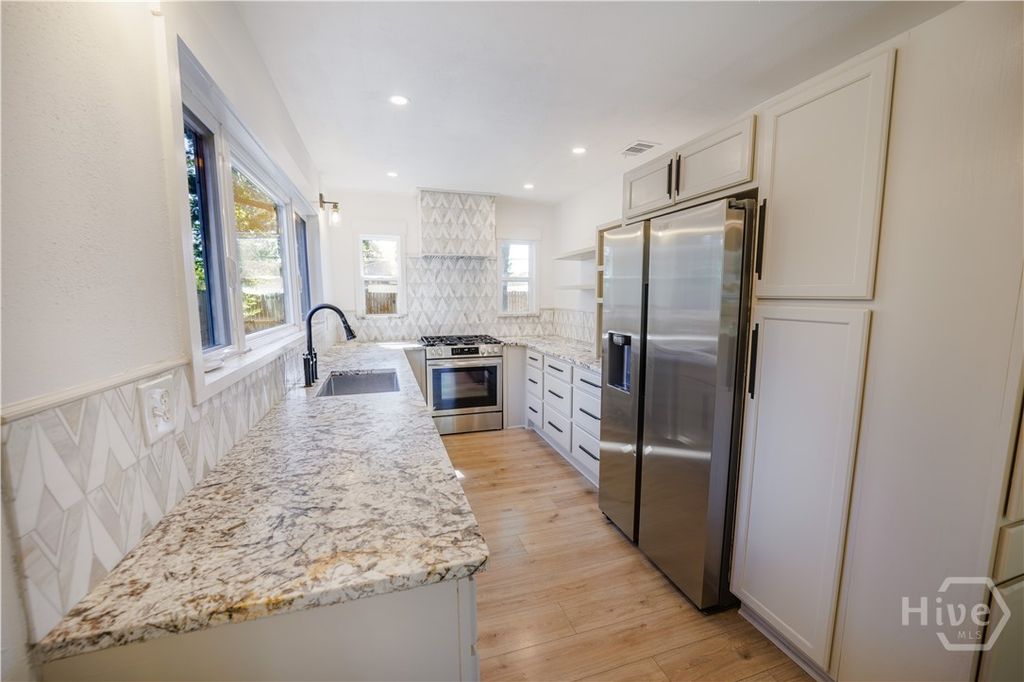 Image 8 of property listing at 2325 E 40th Street, Savannah, GA 31404