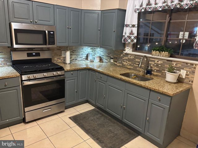 3430 FAIRFAX DR, Camden, NJ 08105