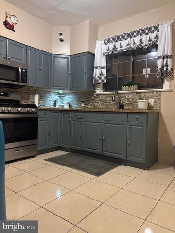 3430 FAIRFAX DR, Camden, NJ 08105