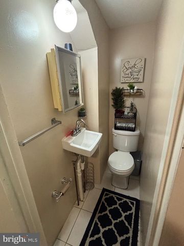 3430 FAIRFAX DR, Camden, NJ 08105