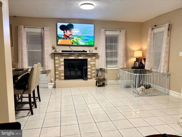 3430 FAIRFAX DR, Camden, NJ 08105