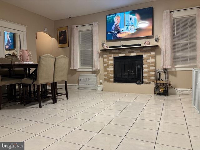 3430 FAIRFAX DR, Camden, NJ 08105