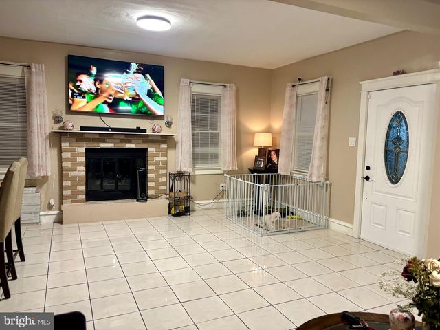 3430 FAIRFAX DR, Camden, NJ 08105