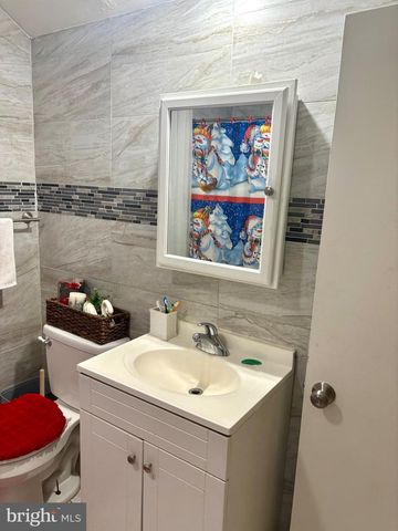 3430 FAIRFAX DR, Camden, NJ 08105