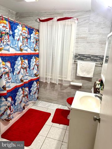 3430 FAIRFAX DR, Camden, NJ 08105