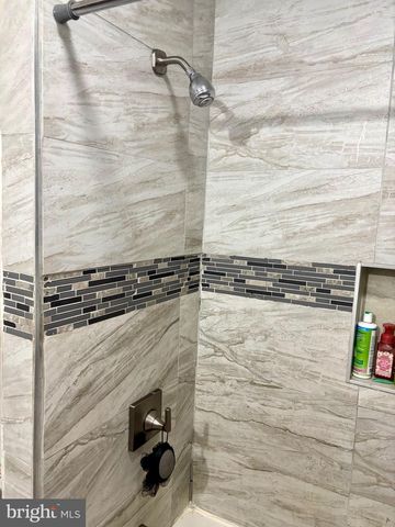 3430 FAIRFAX DR, Camden, NJ 08105