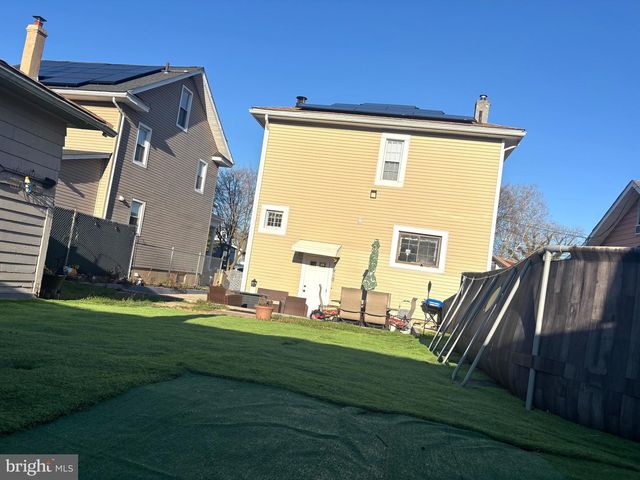 3430 FAIRFAX DR, Camden, NJ 08105