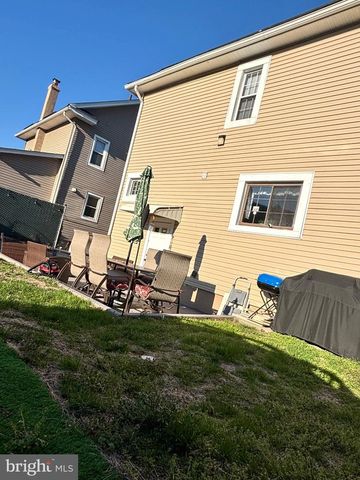 3430 FAIRFAX DR, Camden, NJ 08105