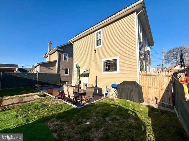 3430 FAIRFAX DR, Camden, NJ 08105