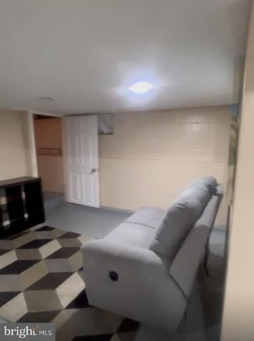 3430 FAIRFAX DR, Camden, NJ 08105