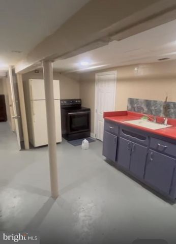 3430 FAIRFAX DR, Camden, NJ 08105