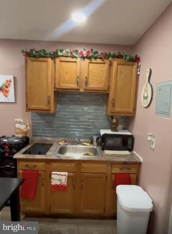 3430 FAIRFAX DR, Camden, NJ 08105