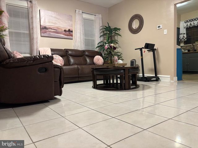 3430 FAIRFAX DR, Camden, NJ 08105