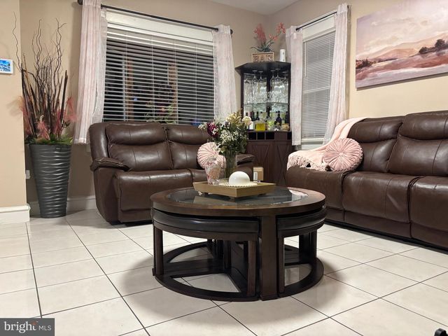 3430 FAIRFAX DR, Camden, NJ 08105