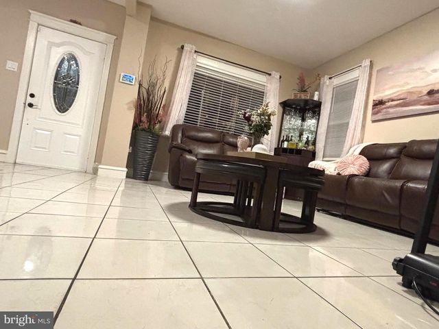 3430 FAIRFAX DR, Camden, NJ 08105