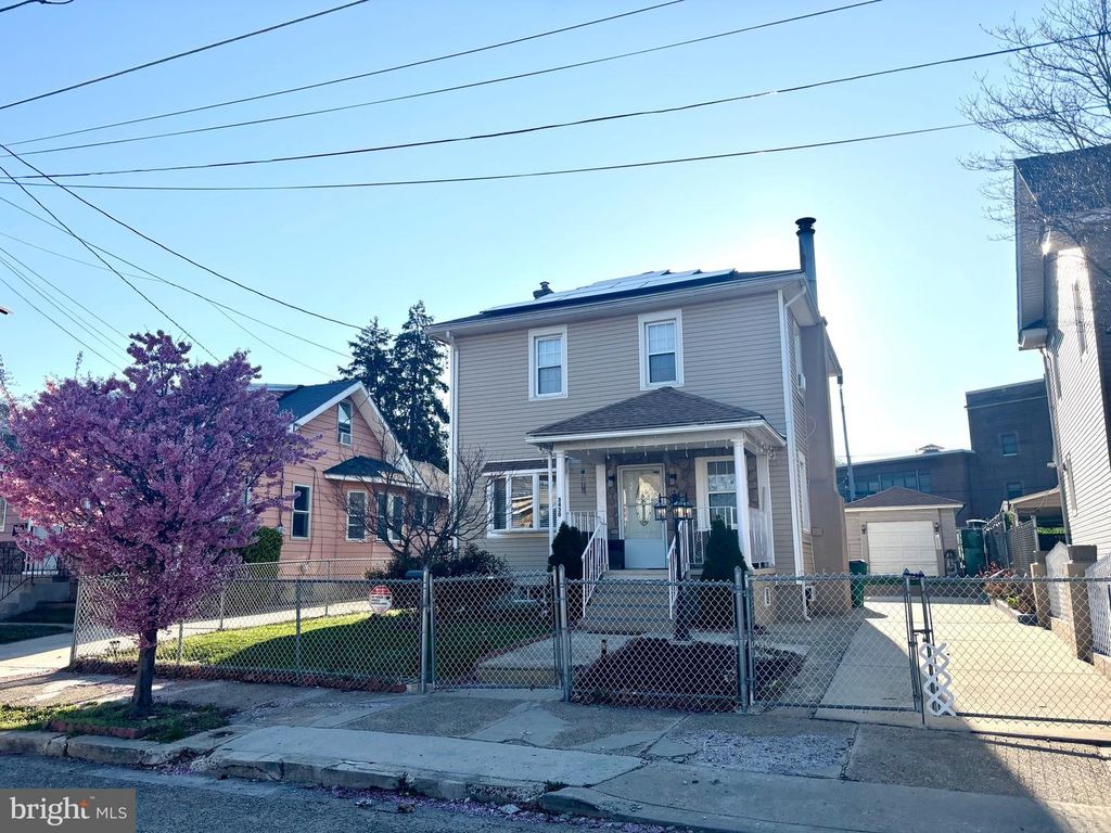 3430 FAIRFAX DR, Camden, NJ 08105