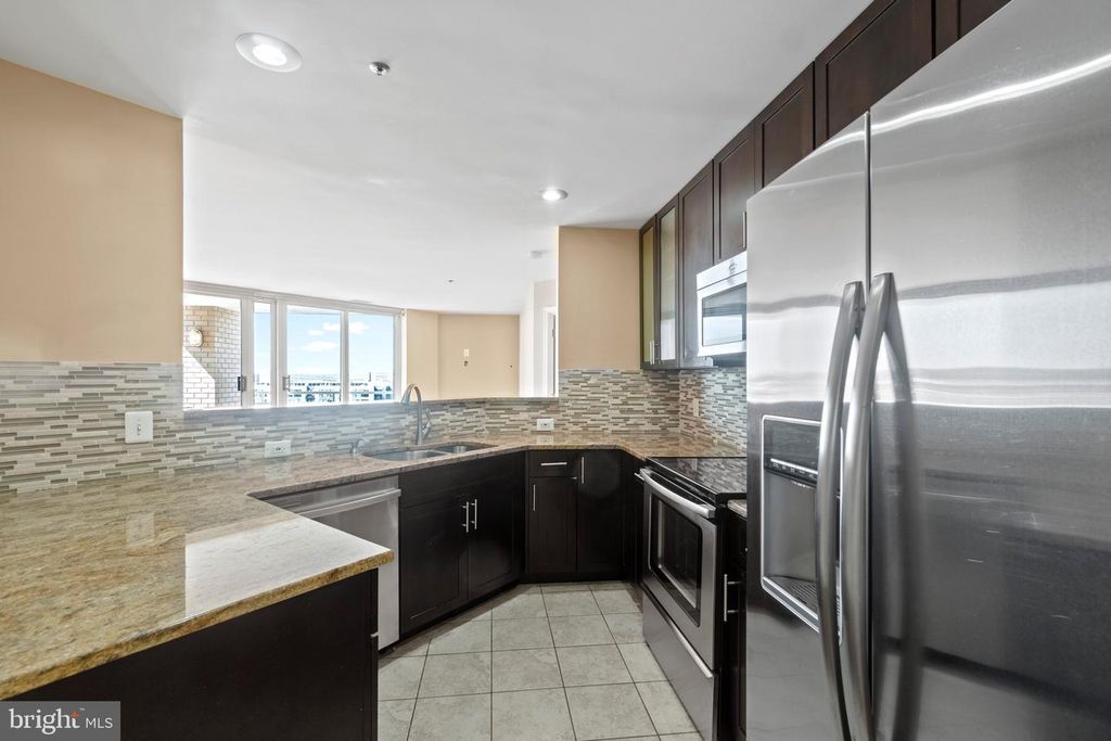 100 HARBORVIEW DR #1014, Baltimore, MD 21230