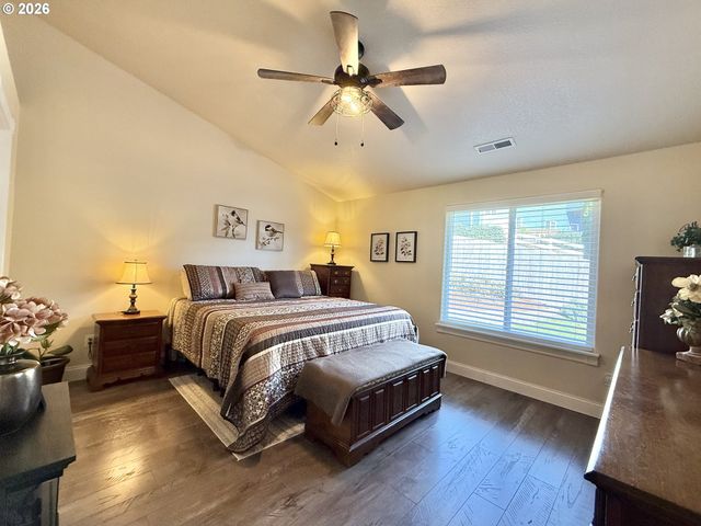 1032 40TH St, Washougal, WA 98671