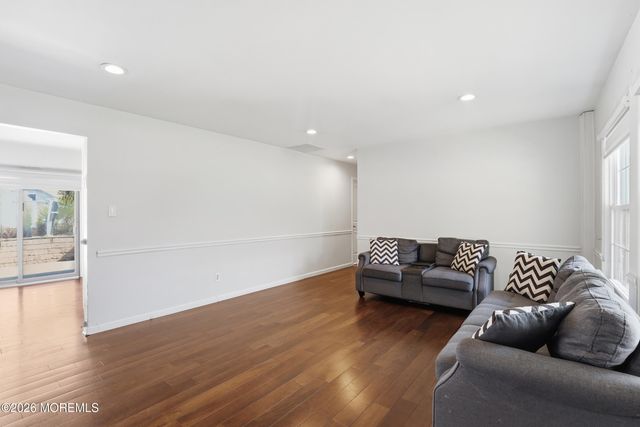 2 Chelsea Road, Jackson, NJ 08527