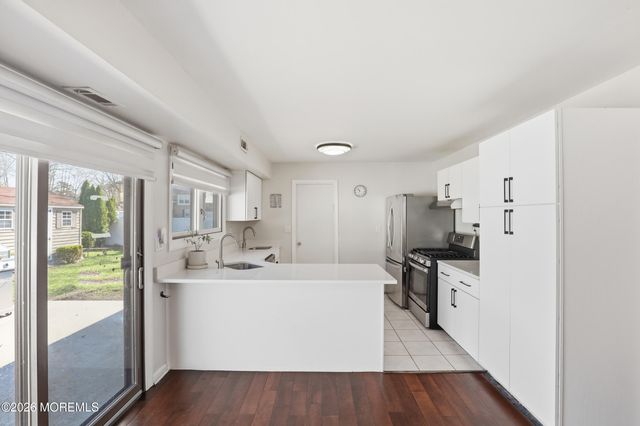 2 Chelsea Road, Jackson, NJ 08527